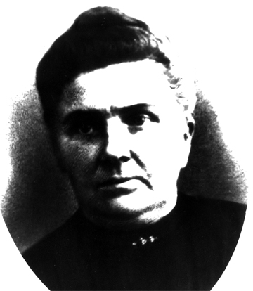 Elisabeth Geense. Foto van 25-9-1929 voor het stadhuis van Dordrecht. Foto uit het familiearchief van Cornelis*1931
